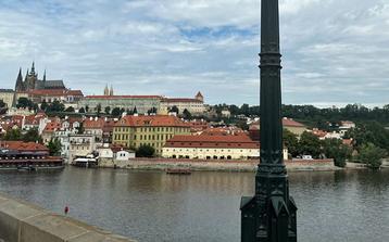 Blick auf die Moldau und die Altstadt von Prag