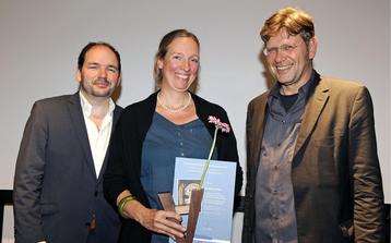 Preisverleihung: Patrik Schwarz (links), Stefanie Jeller (Mitte), Jörg Herrmann (links)